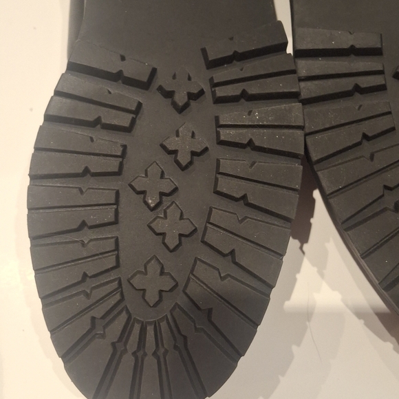 Rachel Zoe Black Faux Leather Lug Soled Loafers with Gold Accent Size 8 - Picture 8 of 10